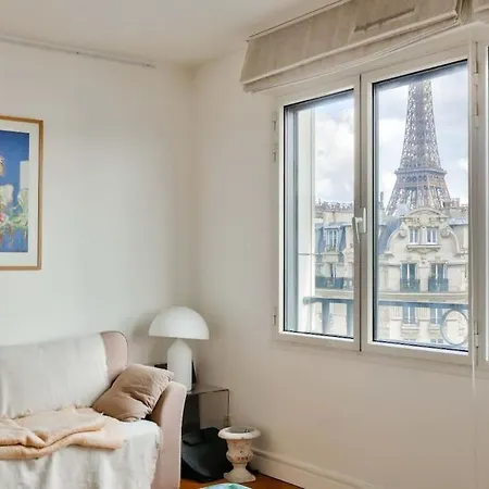 Superbe T2 Avec Balcon Vue Sur La Tour Eiffel *